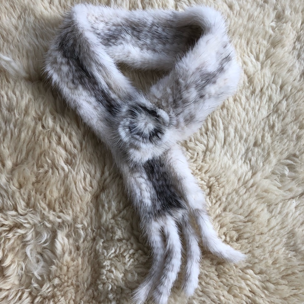 Real fur collar